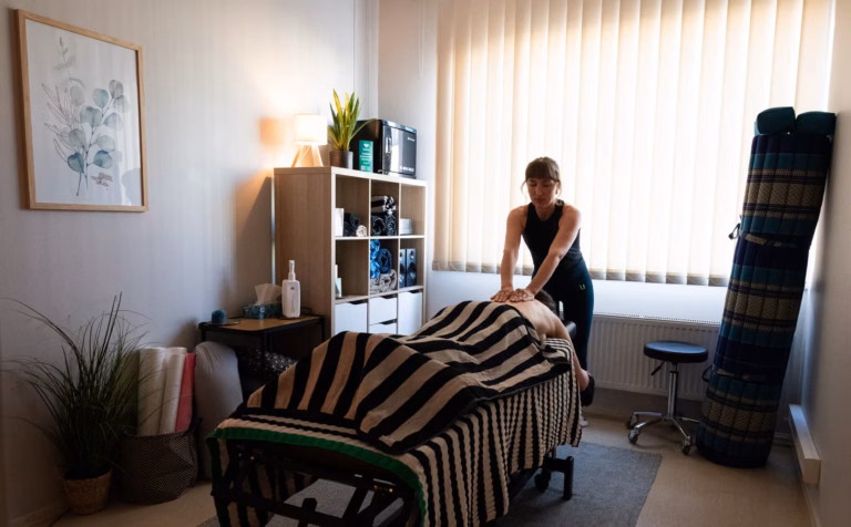 Woman receiving an invigorating sports massage at Osso Massage in Tallinn